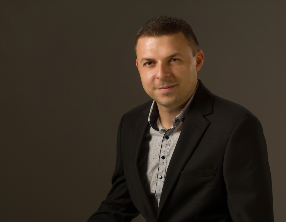 Professional portrait of the developer